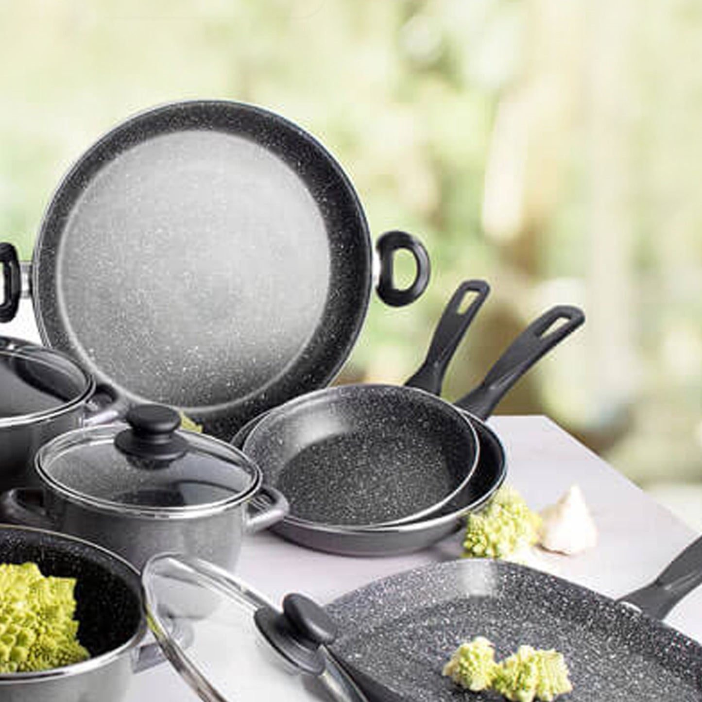 Batería de Cocina 10 Piezas Magefesa: Cacerolas, Olla, Cazo, 3 Sartenes Acero Vitrificado y Utensilios - Colección Kenia