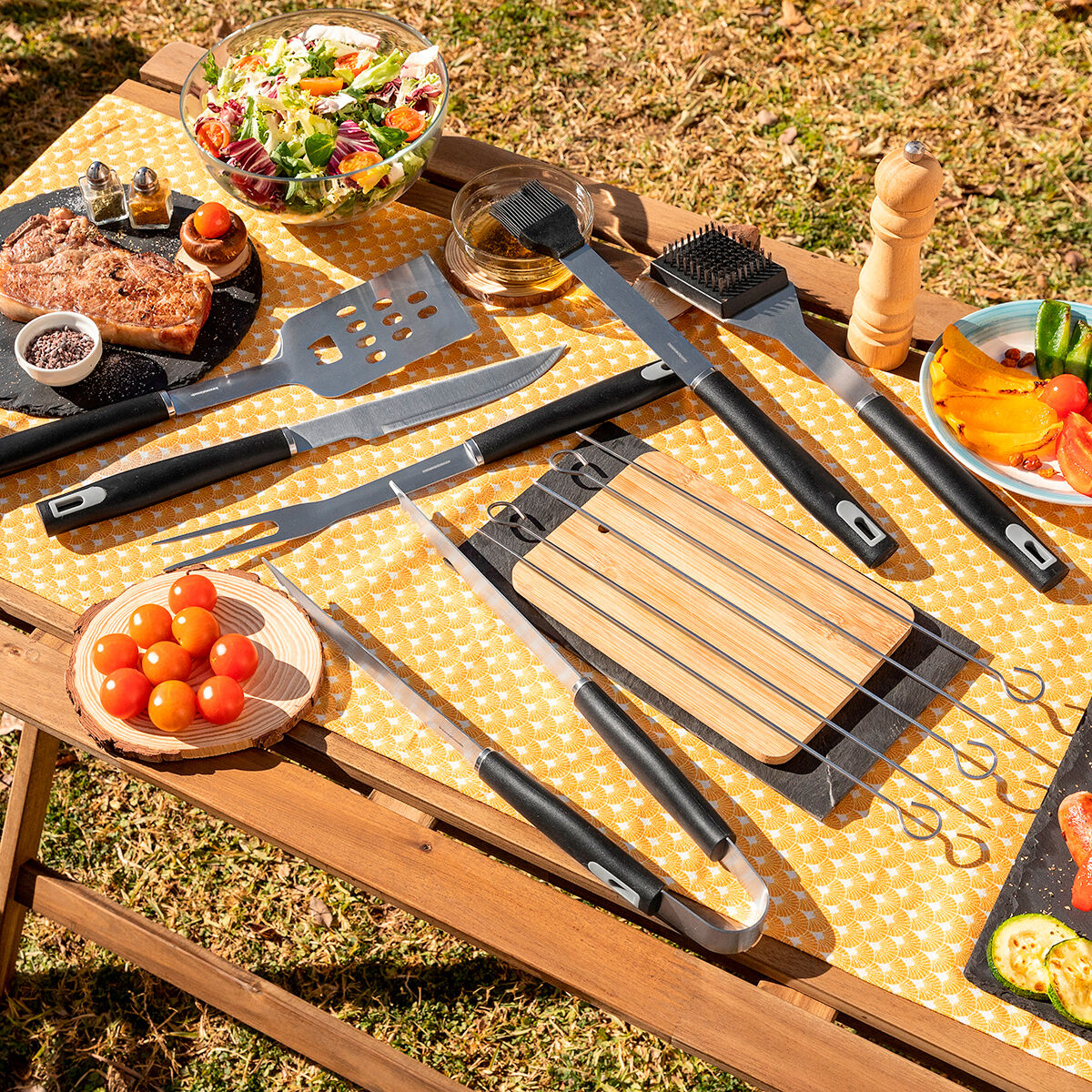 Kit de Utensilios para Barbacoa con Maletín BBSet InnovaGoods - 12 Piezas