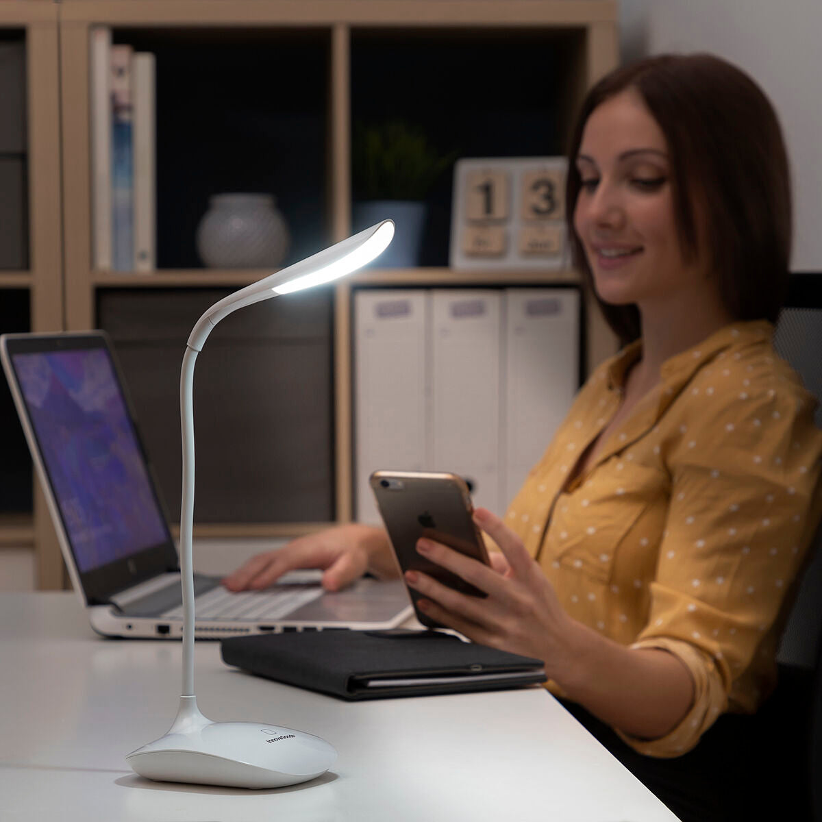 Lámpara LED de Mesa Recargable Táctil Lum2Go - Iluminación Portátil y Versátil